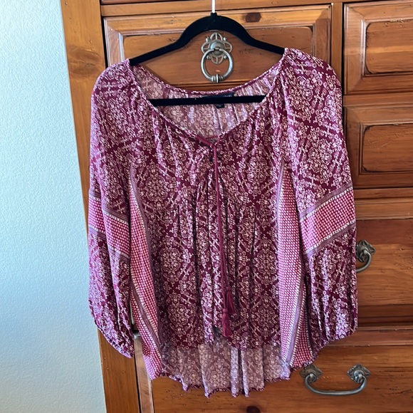 American Eagle Outfitters Tops - American Eagle Women’s peasant blouse with beautiful detail, size small.